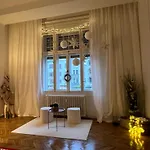 Breathtaking Centre Views - Bright & Spacious 2br Apartment *