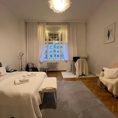 Breathtaking Centre Views - Bright & Spacious 2br