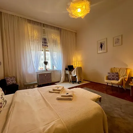 Breathtaking Centre Views - Bright & Spacious 2br Appartement