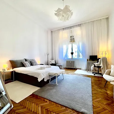 Breathtaking Centre Views - Bright & Spacious 2br Apartament *