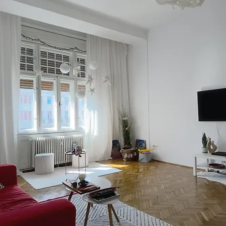 Breathtaking Centre Views - Bright & Spacious 2br