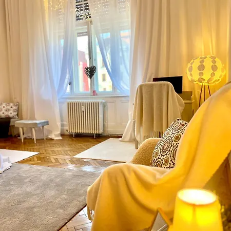 Breathtaking Centre Views - Bright & Spacious 2br Apartment