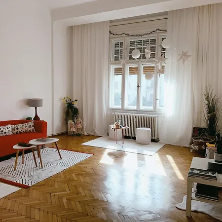 Breathtaking Centre Views - Bright & Spacious 2br *