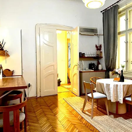 Breathtaking Centre Views - Bright & Spacious 2br