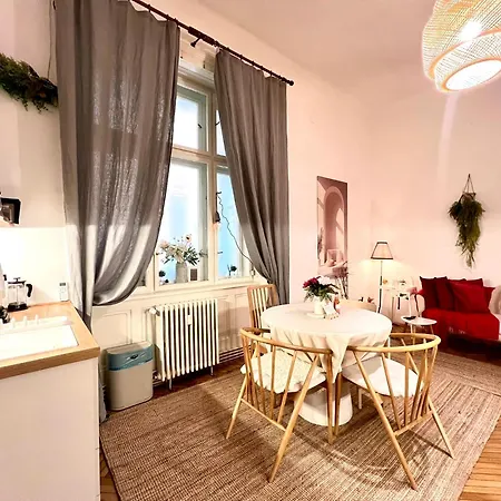 Breathtaking Centre Views - Bright & Spacious 2br *