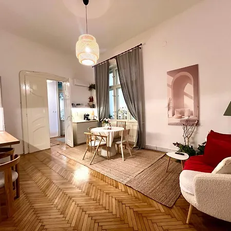 Breathtaking Centre Views - Bright & Spacious 2br *
