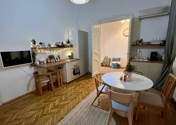 Breathtaking Centre Views - Bright & Spacious 2br