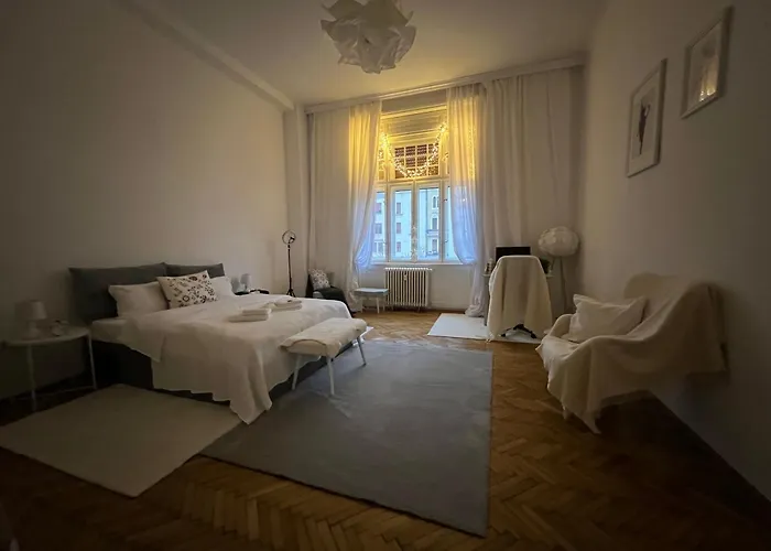 Breathtaking Centre Views - Bright & Spacious 2br Apartamento