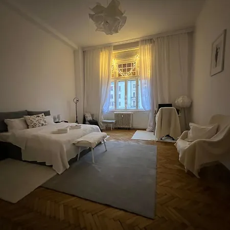 Breathtaking Centre Views - Bright & Spacious 2br Апартаменты