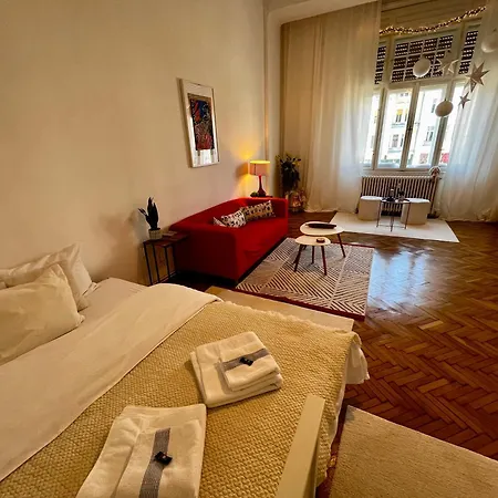 Breathtaking Centre Views - Bright & Spacious 2br Lägenhet *