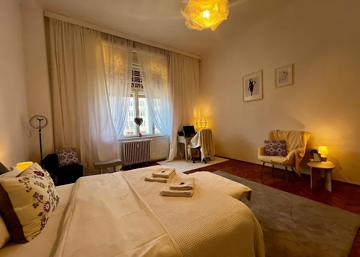 Breathtaking Centre Views - Bright & Spacious 2br Lägenhet